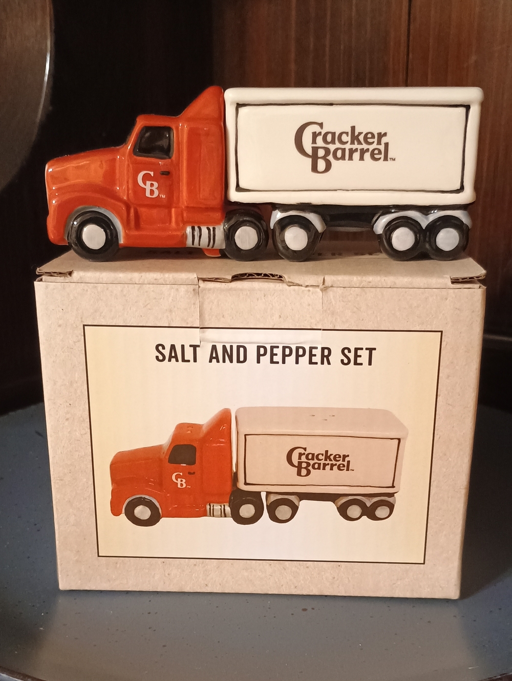 Cracker Barrel Red Semi Truck And Trailer Ceramic Salt And Pepper Set. NIB